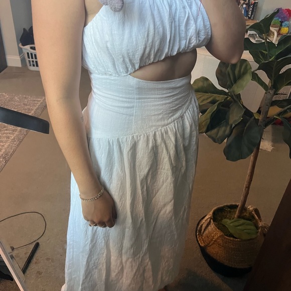 White asymmetrical dress - Picture 3 of 3